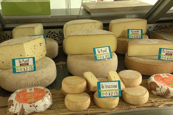 La Bretagne compte 250 producteurs fermiers qui fabriquent des fromages, tous uniques.