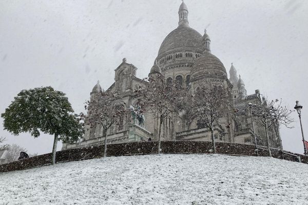 Le Sacré-Coeur sous la neige ce jeudi 21 novembre.