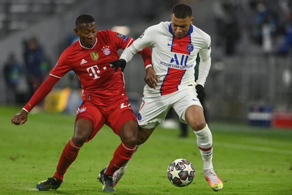 Kylian Mbappé au duel avec David Alaba