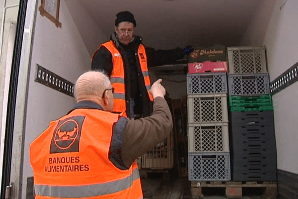 Des bénévoles de la Banque alimentaire de Touraine, le 6 mars 2016.