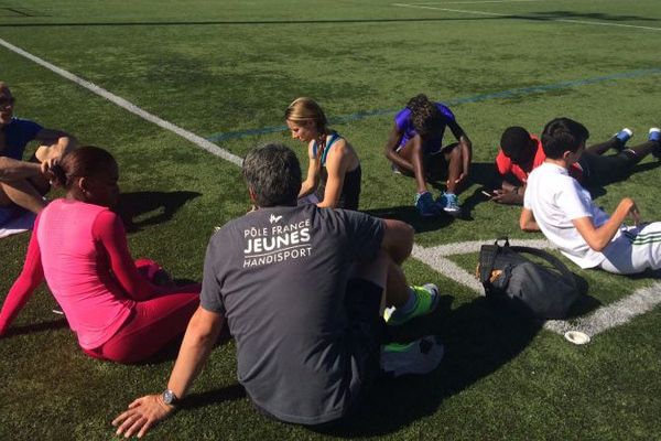 Les six athlètes handisports en préparation à Larmor-Plage, profitent des installations de la commune