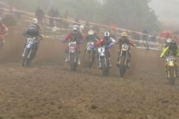 Cette année, le motocross de Cassel était boueux.