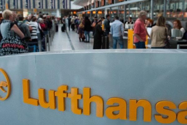 En raison des perturbations à venir, Lufthansa a déjà supprimé environ 50 vols qui étaient prévus jeudi, aussi bien sur des lignes intérieures qu'européennes ou intercontinentales.
