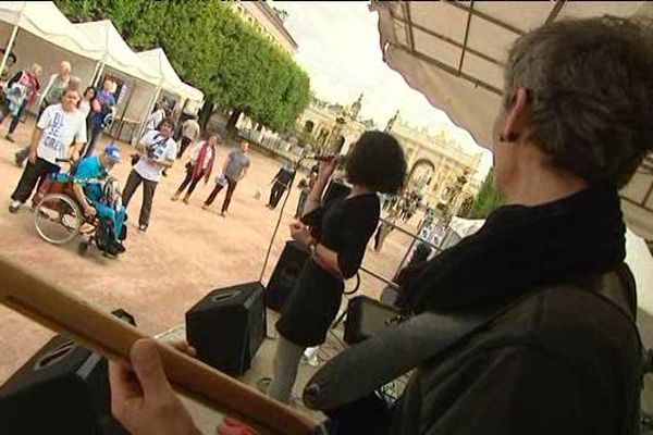 Des musiciens sur la place Carrière à Nancy