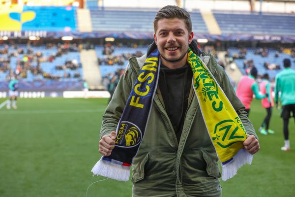 Aux fourneaux de son restaurant parisien Substance comme lors de l'émission Top Chef, Matthias Marc fait la part belle au terroir franc-comtois (ici lors du 32e de finale de la Coupe de France en décembre 2021, opposant Sochaux-Montbéliard au FC Nantes à Auguste-Bonal).