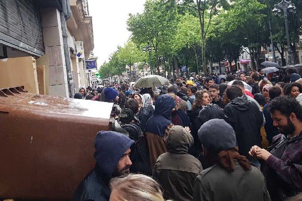 Les étudiants grévistes bloquent la faculté de droit et empêchent le déroulement des examens