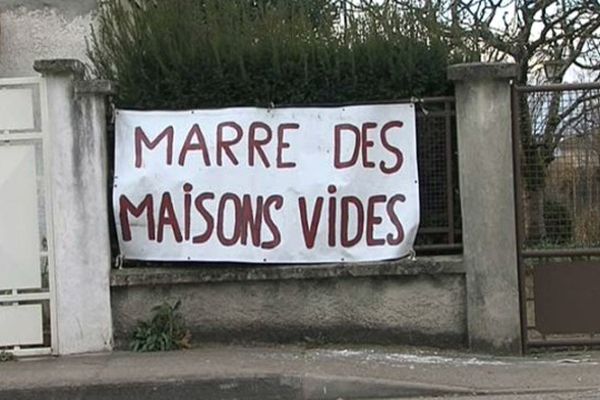 Une maison occupée par un collectif d'associations d'aide aux mal-logés à Grenoble 