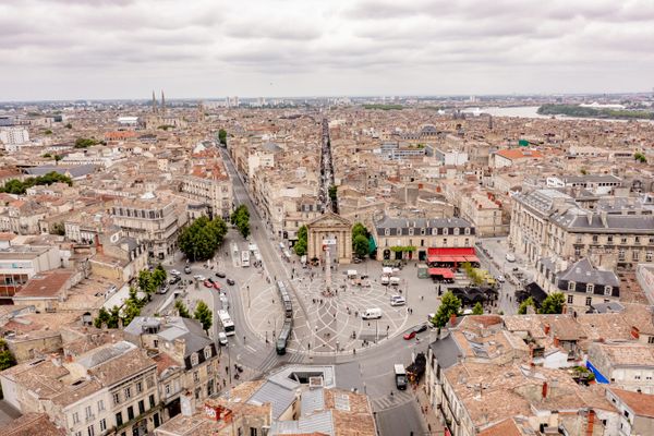 À Bordeaux, les prix de l'immobilier ont légèrement baissé tout comme les taux d'intérêts.