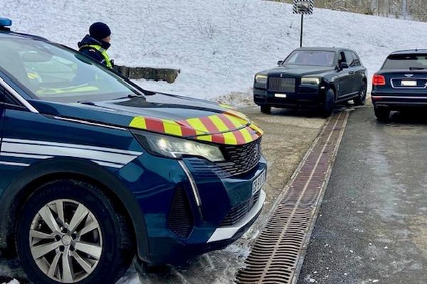 Une Rolls Royce Cullinan a été flashée à 164 km/h au lieu de 110 ce dimanche 14 janvier sur le secteur de Copponex (Haute-Savoie).