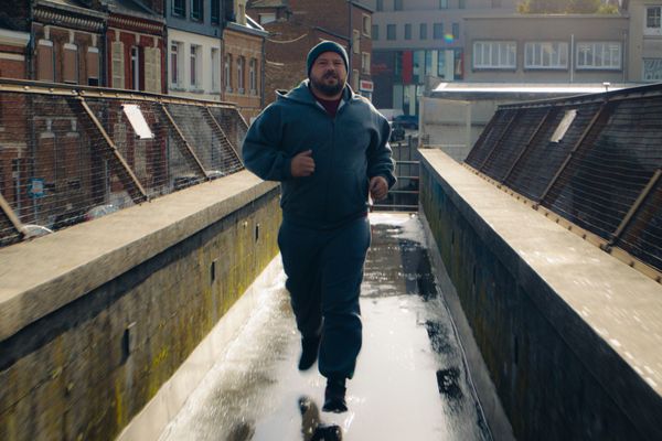 Plusieurs endroits d'Amiens apparaissent dans la comédie Challenger. Ici, la passerelle de la gare.