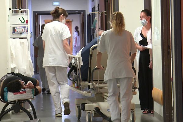 Quatre médecins étrangers sont en renfort à l'hôpital de la Timone de Marseille pour cet été.