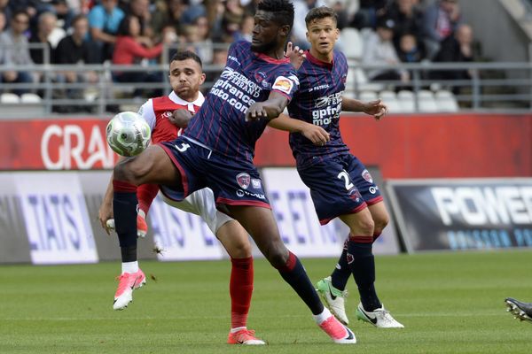 10 ème journée du championnat de Ligue 2 : le Clermont Foot s'incline 1-0 face au Stade de Reims. 