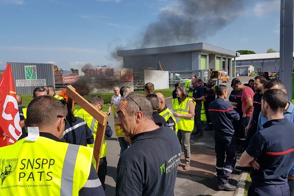 Les sapeurs-pompiers du Puy-de-Dôme sont en grève depuis le 30 avril 2018. 