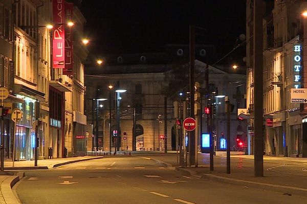 Les rues de Mulhouse, au moment de l'instauration du premier couvre-feu, le 22 mars 2020