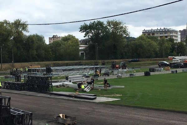 Les bénévoles du Cabaret Vert sont à pied d'oeuvre pour l'arrivée des festivaliers le 23 août