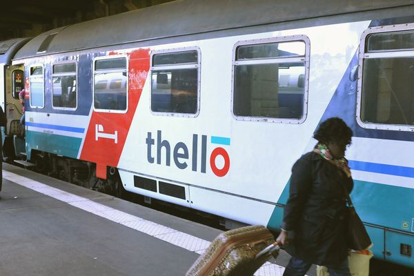 Thello exploite depuis décembre 2014 trois allers-retours par jour d'un train classique entre Nice et Milan (dont un est prolongé certains jours depuis Marseille).