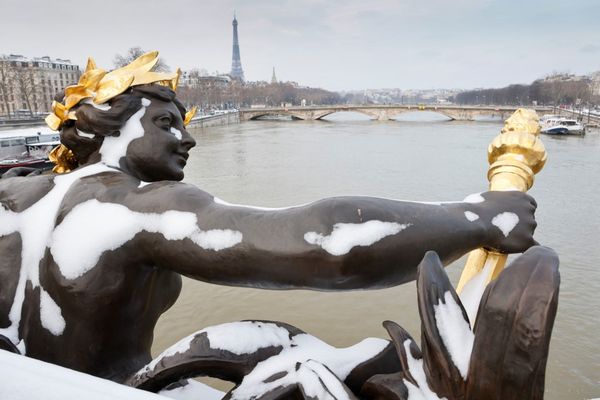 Le pont Alexandre III sous la neige ce mardi 10 février.