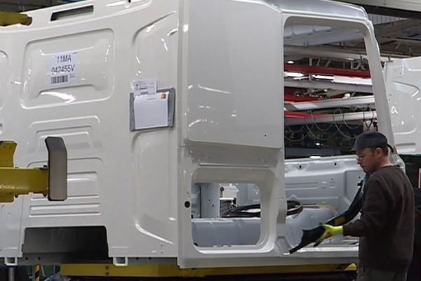 L'entreprise Renault Trucks est spécialisée dans la fabrication de véhicules de moyen tonnage et de cabines de camions