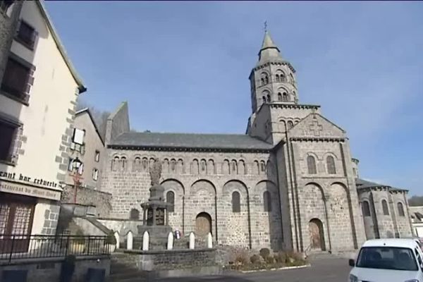 La basilique d'Orcival aurait été construite entre le XIème et le XIIème siècle.