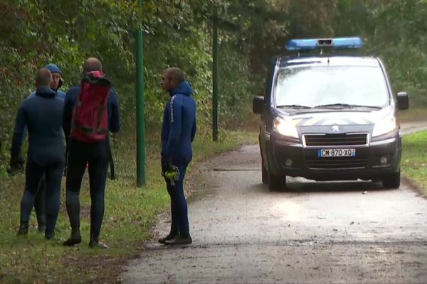 Les gendarmes sur place à Villefontaine ce lundi 28 septembre.