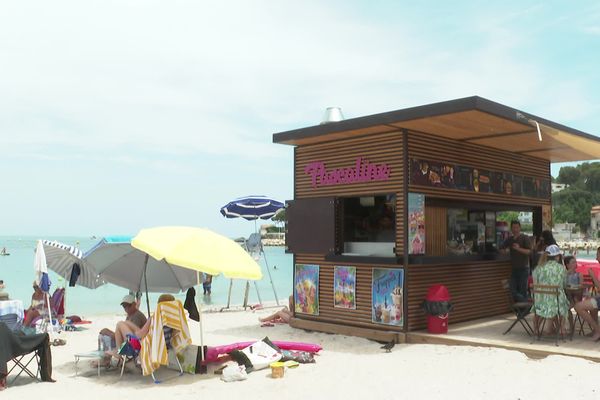 Tour d'horizon des 4 kiosques de la plage de la Salis à Antibes