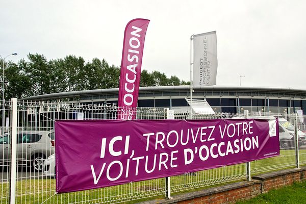 A un mois de la mise en place de la ZFE dans la métropole de Rouen, les automobilistes se ruent sur les voitures d'occasion.