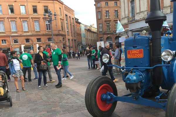 Opération de communication des agriculteurs à Toulouse avant un blocage des routes prévu ce mardi 8 octobre