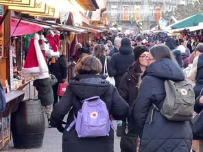 La foule au marché de Noël de Strasbourg.