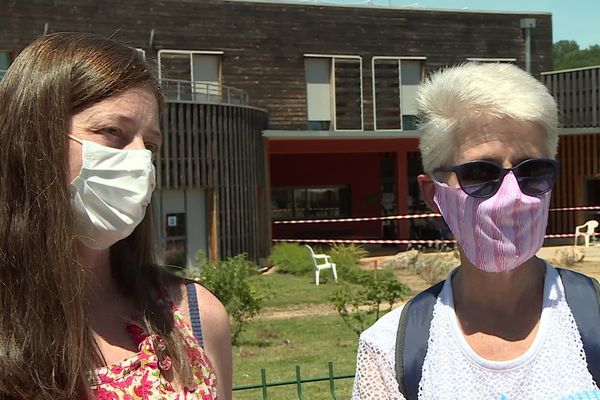 Françoise et Annick ne tiennent plus à deux pour s'occuper des 105 résidents de leur Ehpad, elles mettent en danger les résidents, et se mettent elles-même dans une situation dangereuse pour leur santé et leur famille