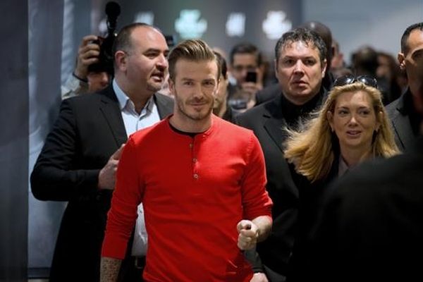 Le footballeur David Beckham lors d'une séance de dédicace dans le magasin H&M de Paris le 24 mai 2013.