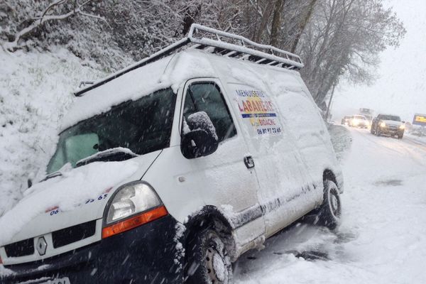 La circulation est difficile ce jeudi matin sur la commune de Briscous