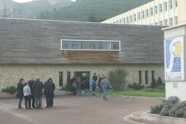 Emotion au lycée Camille Jullian ce mardi matin.