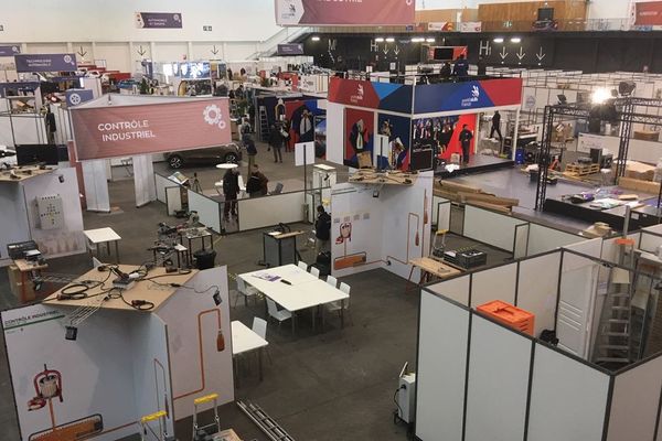 Derniers préparatifs au Parc expo de Caen pour l'organisation de la finale des Olympiades des métiers