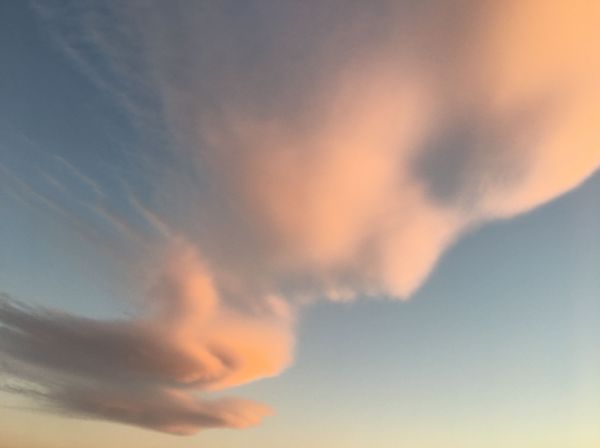 Insolite Puy De Dome Quand Les Nuages Dessinent Le Visage D Un Bebe