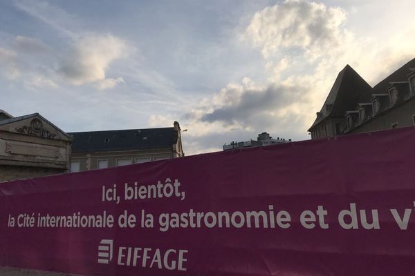 François Rebsamen  espère pouvoir ouvrir la Cité internationale de la gastronomie et du vin de Dijon en octobre 2021