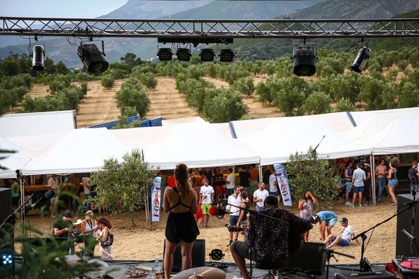 La seconde édition du Corsican Woodstock a eu lieu le 2 juillet à Poggio d'Oletta. Près de 2.000 spectateurs sont venus assister au concert d'une quinzaine de groupes amateurs corses