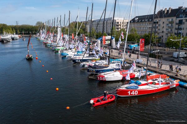 À quelques heures du départ, les voiliers quitteront le port de Caen pour rejoindre Ouistreham.