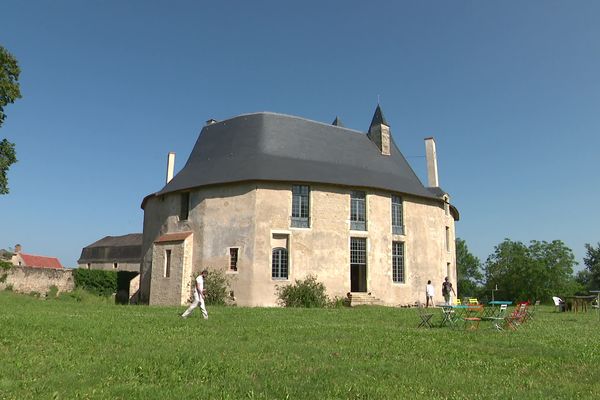 Les propriétaires du château de Meauce, dans la Nièvre, ont dû trouver plusieurs financements pour financer les travaux.