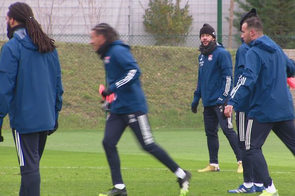 Lors des entraînement, Memphis Depay et ses collègues, en séance d'entraînement lundi 4 janvier, travaillent dans une ambiance bonne et studieuse selon l'entraîneur Rudi Garcia.