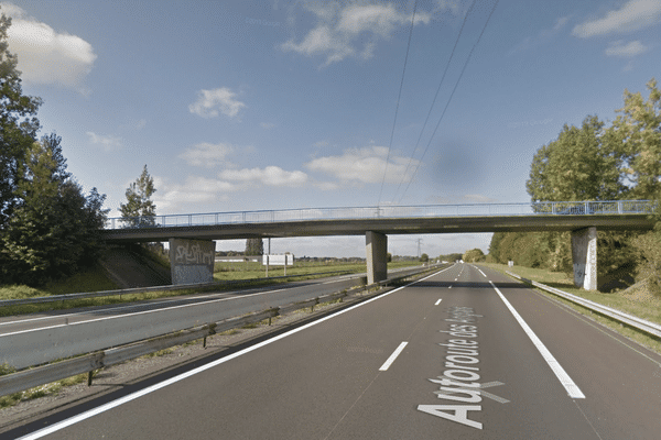 Les faits se sont déroulés sur ce pont, à hauteur de la commune de Verquin (Pas-de-Calais).