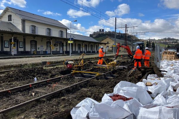 Pour le chantier de la ligne d'Aubrac, l'un des plus importants d'Auvergne Rhône-Alpes (AURA), l'État va débourser 39 milliards d'euros, soit 91 % du montant total des travaux.