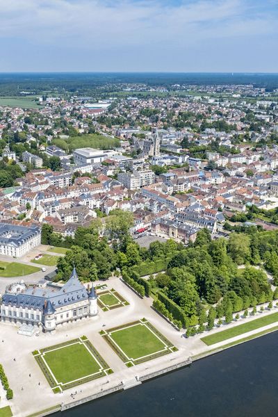 Vue aérienne de la ville et du château de Rambouillet