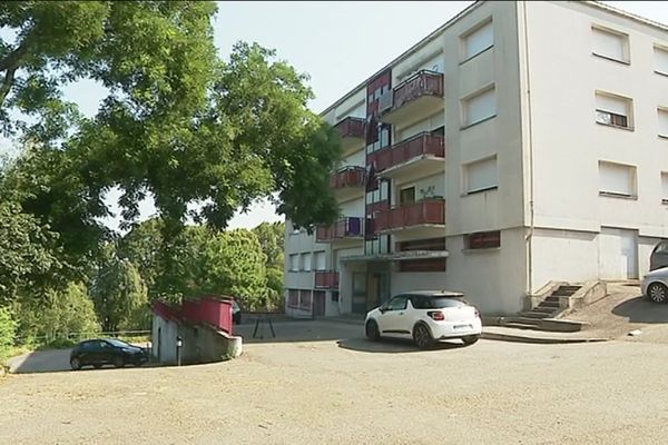 L'homme et sa famille squattaient un appartement rue Albert Perriol, à Chambéry.