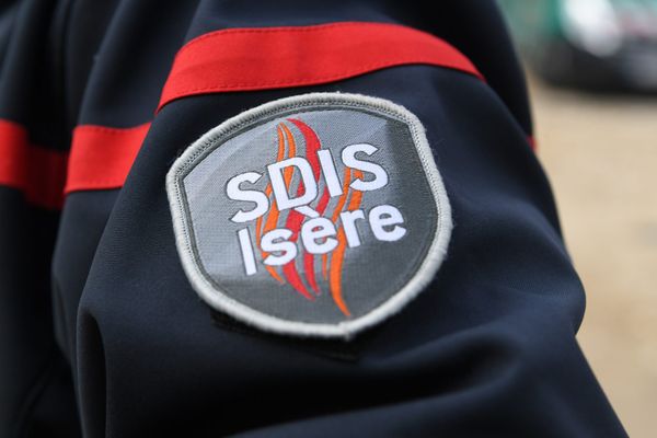 Les sapeurs-pompiers de l'Isère sont intervenu le 20 juin 2021 sur une fuite de gaz dans une usine Seveso à Saint-Clair-du-Rhône, en Isère.