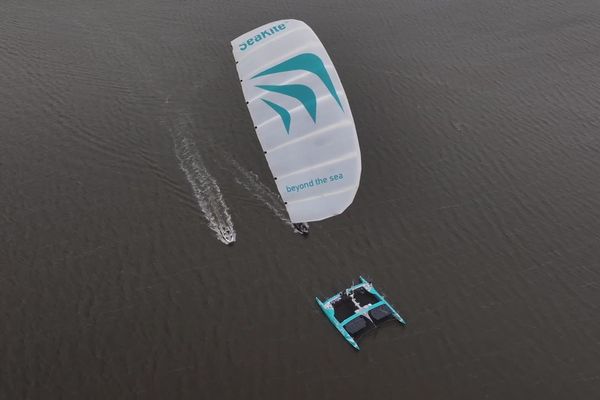 Ce prototype de voile de kite va être développer à plus grande échelle pour tracter des navires de la Marine nationale.