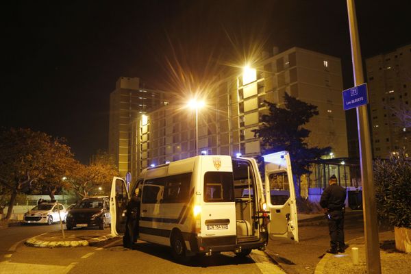 Un homme d'une vingtaine d'années a été retrouvé tué par balles lundi matin dans un terrain vague du quartier des Oliviers à Marseille. Photo d'archives.