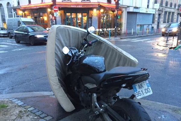 Le passage de la tempête Eleanor à Paris a fait réagir les internautes sur les réseaux sociaux.