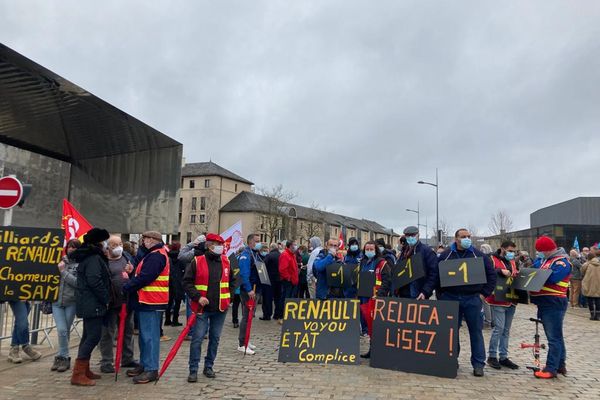 Le rassemblement pour défendre l'emploi jeudi matin à Rodez