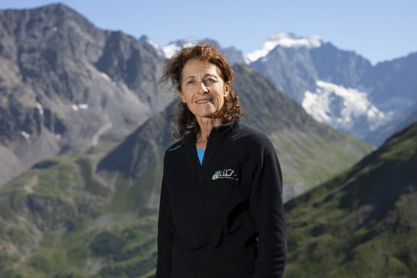 Sandra Lavorel, lauréate de la médaille d’or du CNRS 2023, au col du Lautaret, dans les Alpes françaises