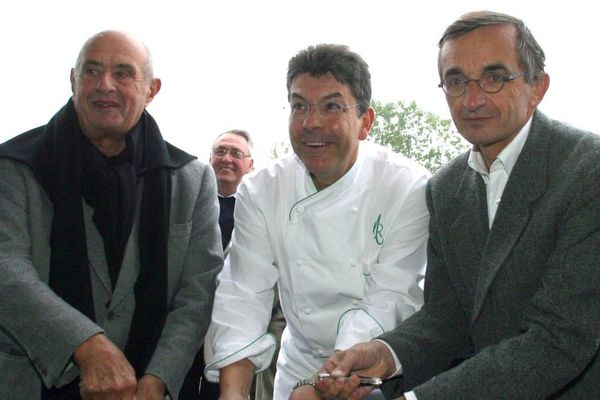 Paul Bocuse (à gauche), Régis Marcon (au milieu) et Michel Bras en 2005